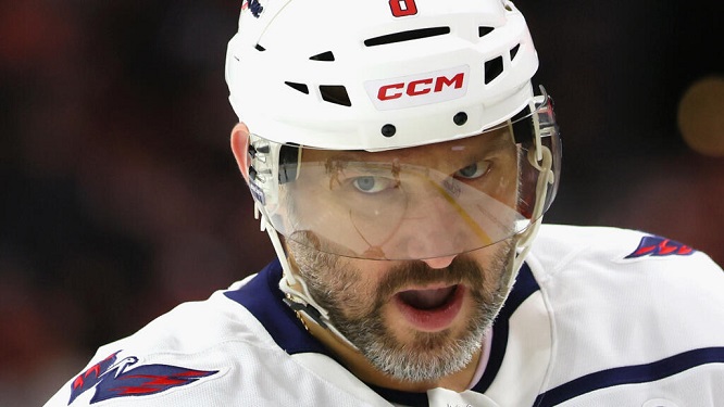 Alexandr Ovečkin se rozhodl podepsat smlouvu s Washington Capitals na svou 22. sezónu